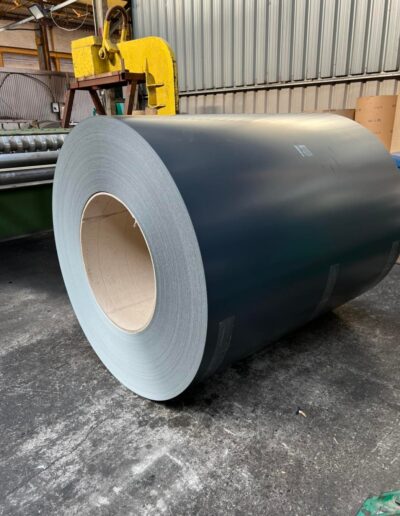 Anthracite-polyester-coated
